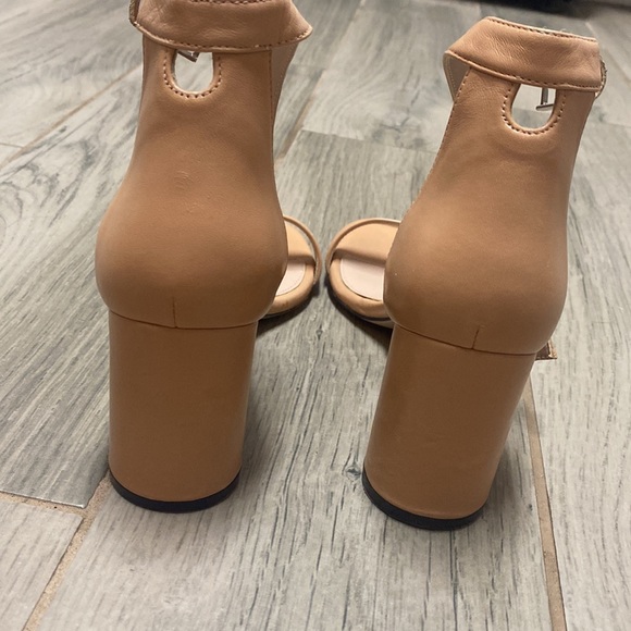EUC Stuart Weitzman nude heels - Picture 7 of 7